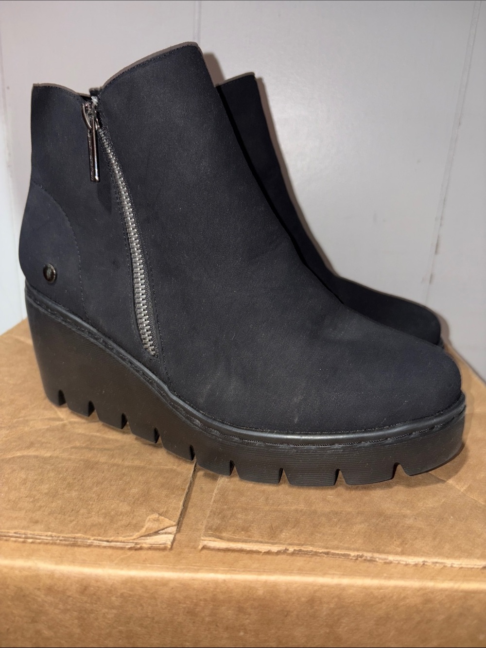 Nautica Womens Black Wedge Ankle Boots with Side Zip size 8.5